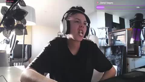 Snapshot of tinykylie chatting on June 2026 10:34:02 PM stage Kylie Sinner brand CLITBAIT online show from June 2026 10:34:02 PM
