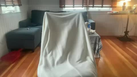 Tom Selleck online show from April 2026 07:44:02 PM