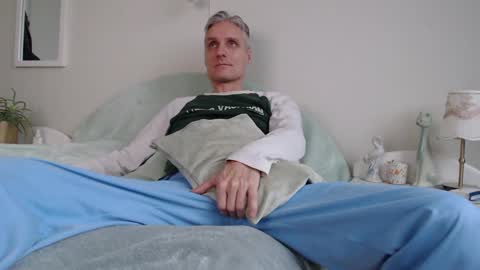 Daniel Bisexual uncut 20cm online show from January 2025 08:00:01 AM