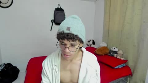 Tom Blue online show from October 2025 12:33:01 PM