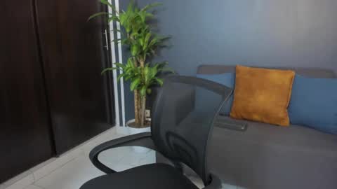 Tom Sin online show from January 2025 09:50:01 PM