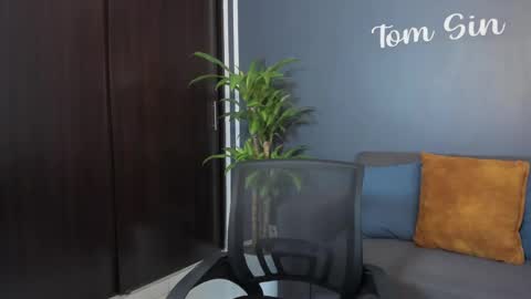 Tom Sin online show from January 2025 08:00:01 PM