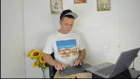 tomasstyl_ online show from June 2026 06:32:02 PM