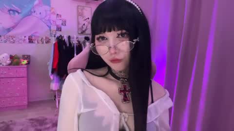 Snapshot of totcherry chatting on April 2026 05:57:01 PM Lina online show from April 2026 05:57:01 PM