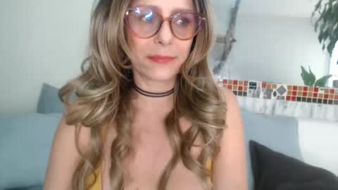 Snapshot of totypink chatting on November 2025 03:00:02 PM TotyPink online show from November 2025 03:00:02 PM