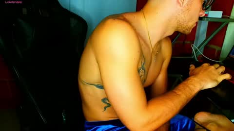 TRAVIS. online show from April 2026 05:44:02 AM