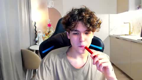 travisrivas online show from December 2025 03:47:01 AM