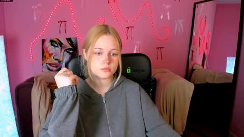 Trixy online show from April 2026 09:18:01 AM