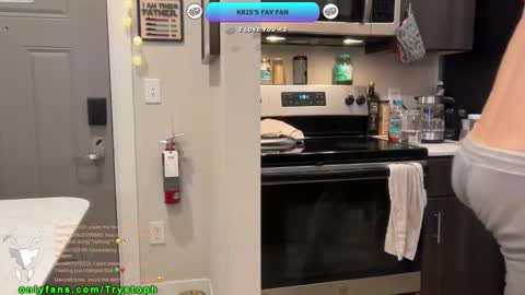 Snapshot of trystoph chatting on November 2025 04:52:01 PM Treistoph online show from November 2025 04:52:01 PM