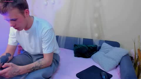 Snapshot of twelveeek chatting on February 2026 07:34:02 PM Angus online show from February 2026 07:34:02 PM