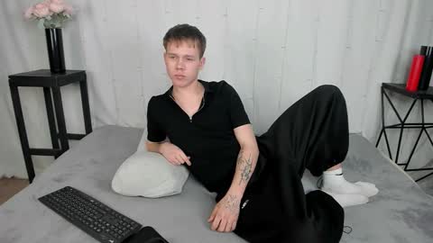 Snapshot of twelveeek chatting on March 2026 06:33:01 PM Angus online show from March 2026 06:33:01 PM