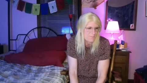 Kitten online show from January 2026 01:09:02 AM