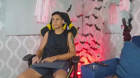 Snapshot of twink_davidx chatting on October 2025 07:26:02 PM Dani online show from October 2025 07:26:02 PM