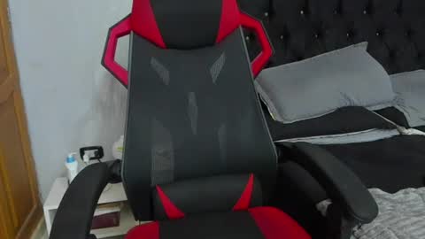 tyler_hank1 online show from July 2026 10:37:01 PM
