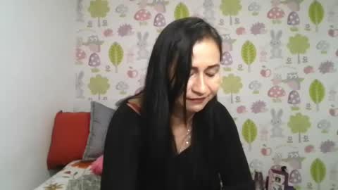 Snapshot of tyna_b chatting on April 2026 06:30:02 PM Tyna online show from April 2026 06:30:02 PM