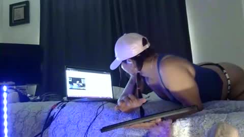 Azelia B online show from May 2026 01:40:01 PM