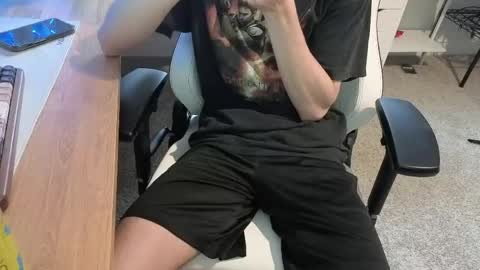 Love Lain online show from May 2026 12:57:01 PM