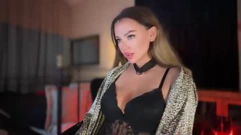 Untamed Reina  Elegant Goddess online show from July 2026 10:05:02 PM