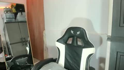 ur_shan21 online show from May 2026 07:12:02 PM
