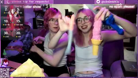 Snapshot of v3n0mb1t3z chatting on November 2025 02:00:01 AM kermit online show from November 2025 02:00:01 AM