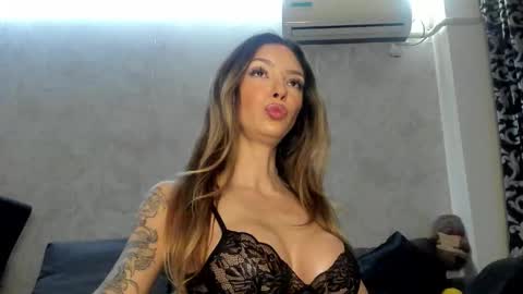 Mia online show from January 2026 05:33:02 AM