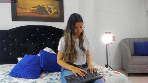 Vahiolet smith online show from December 2025 03:37:02 AM