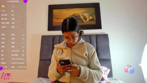 Vahiolet smith online show from April 2026 03:44:02 AM