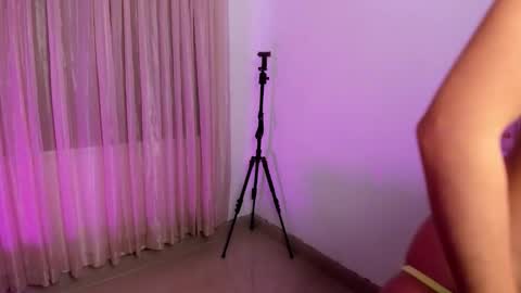 HI IM NEW online show from December 2025 03:30:02 PM