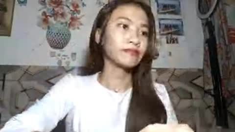 Snapshot of valenciasumney chatting on June 2026 04:22:01 PM Camille online show from June 2026 04:22:01 PM