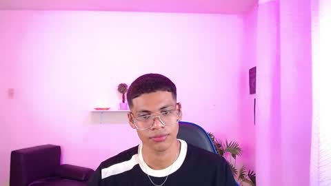 Snapshot of valentino_08 chatting on April 2026 09:26:01 PM Valentino online show from April 2026 09:26:01 PM