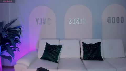 Snapshot of valeriaroldanx chatting on June 2026 11:37:01 AM Valeria online show from June 2026 11:37:01 AM