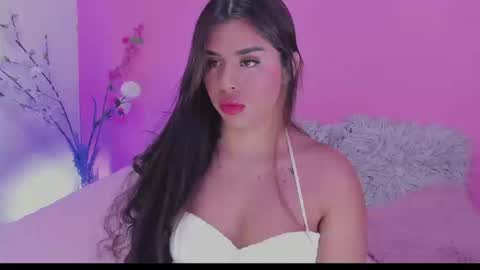 Valeria  online show from September 2025 04:00:02 PM