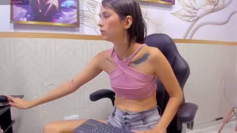Snapshot of valerie__skinny chatting on June 2026 03:48:02 AM valeri online show from June 2026 03:48:02 AM