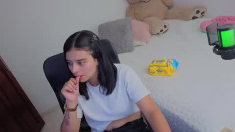 Snapshot of valerihouse_ chatting on June 2026 02:03:01 AM valerihouse_ online show from June 2026 02:03:01 AM
