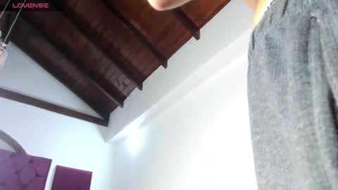 Valery Stonne  online show from September 2025 08:08:02 PM