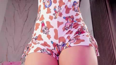 Vallolet Peach  online show from December 2025 11:52:02 AM