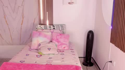 Vallolet Peach  online show from February 2026 12:14:01 PM