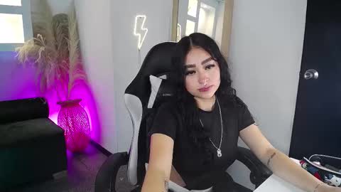 vallolett__ online show from March 2026 10:35:02 PM