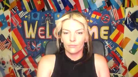 Snapshot of vanrey_ chatting on July 2026 05:26:02 PM Vanessa online show from July 2026 05:26:02 PM