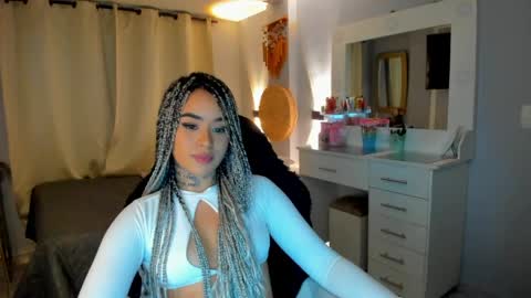 Vayolett Bass online show from April 2026 05:00:02 AM