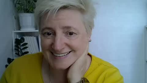 Snapshot of vea_motty chatting on June 2026 11:03:01 AM vea_motty online show from June 2026 11:03:01 AM