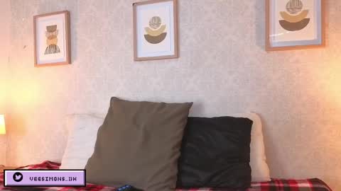 Vee Simons online show from March 2026 07:36:02 PM