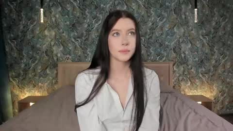 Veola online show from April 2026 06:44:02 PM