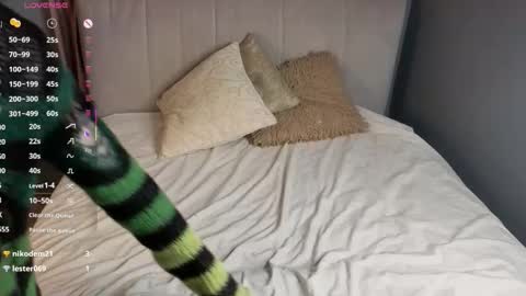 Erica online show from November 2025 08:11:02 PM