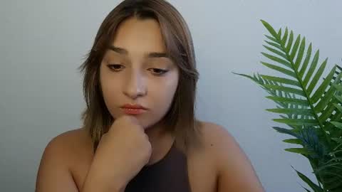 Snapshot of veryveryshygirl chatting on July 2026 06:19:02 AM Ana online show from July 2026 06:19:02 AM