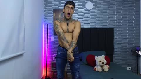 Snapshot of vicctorzc chatting on January 2025 11:13:02 PM Victor cardenas online show from January 2025 11:13:02 PM