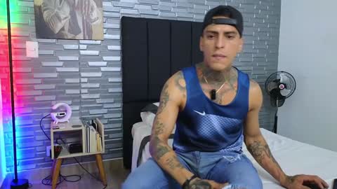 Snapshot of vicctorzc chatting on January 2025 11:45:02 PM Victor cardenas online show from January 2025 11:45:02 PM