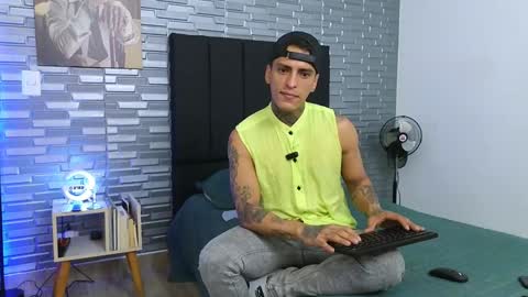 Snapshot of vicctorzc chatting on January 2025 08:54:01 PM Victor cardenas online show from January 2025 08:54:01 PM