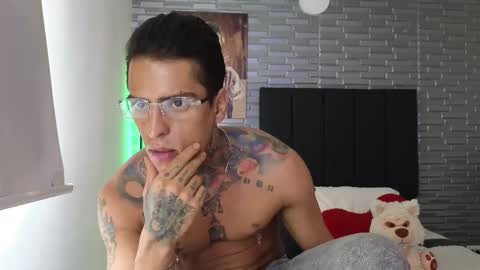 Snapshot of vicctorzc chatting on February 2025 06:04:01 PM Victor cardenas online show from February 2025 06:04:01 PM