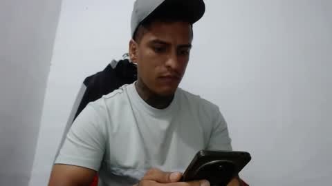 Snapshot of vicctorzc chatting on December 2025 08:38:01 PM Victor cardenas online show from December 2025 08:38:01 PM